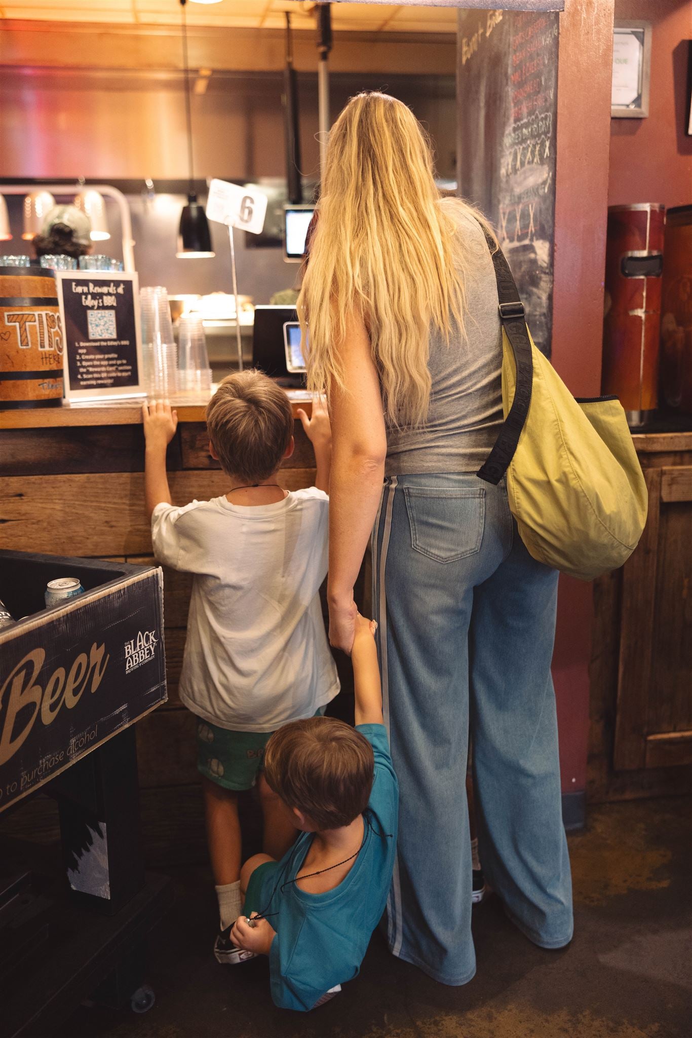 13 Tips for Surviving Restaurants with Toddlers